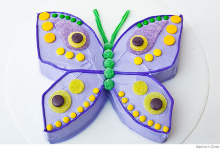 Pastel de mariposa con dulces para el baby shower