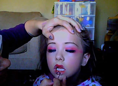 Maquillaje de Draculaura de Monster High para Halloween9