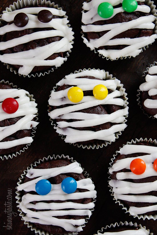 Cupcakes con cabeza de momia de Halloween