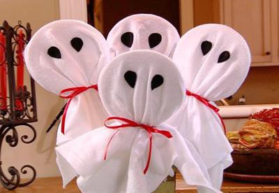 Manualidades Halloween: Piruletas con forma de fantasmas
