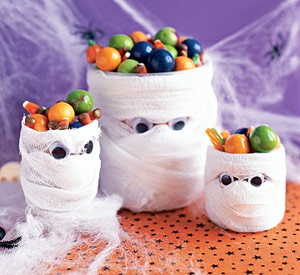 Manualidades Halloween: Momias con caramelos