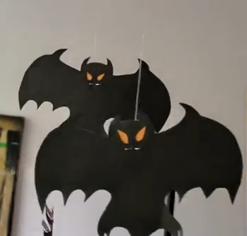 Cómo hacer un adorno de murciélagos colgante