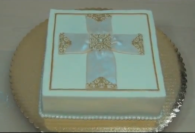 Torta de bautizo con forma de cruz